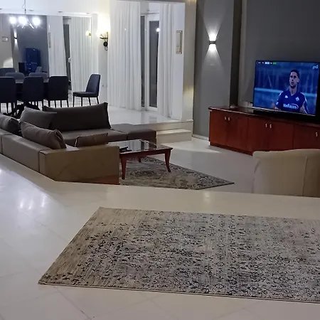 πολυτελησ βιλα 8 - 10 ατομων στην περιοχη αεροδρομιου θεσσαλονικησ Villa Livadaki (Thessaloniki)