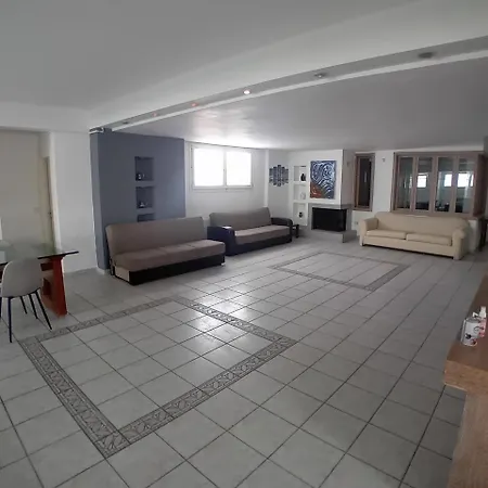 πολυτελησ βιλα 8 - 10 ατομων στην περιοχη αεροδρομιου θεσσαλονικησ *