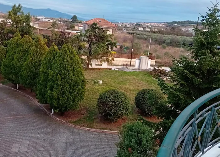 Villa πολυτελησ βιλα 8 - 10 ατομων στην περιοχη αεροδρομιου θεσσαλονικησ