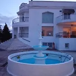 Stef Lux - πολυτελής 8 - 10 ατόμων με εσωτερική πισίνα περιοχή αεροδρομίου - περαίας θεσσαλονίκη * Livadaki (Thessaloniki)