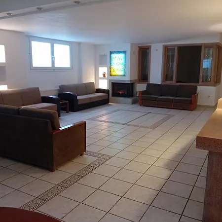 Villa Stef Lux - πολυτελής 8 - 10 ατόμων με εσωτερική πισίνα περιοχή αεροδρομίου - περαίας θεσσαλονίκη Livadaki (Thessaloniki)