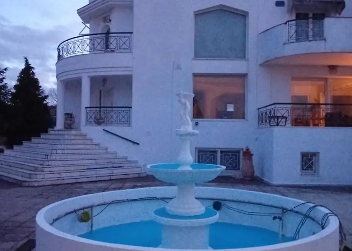 πολυτελησ βιλα 8 - 10 ατομων στην περιοχη αεροδρομιου θεσσαλονικησ * Livadaki (Thessaloniki)