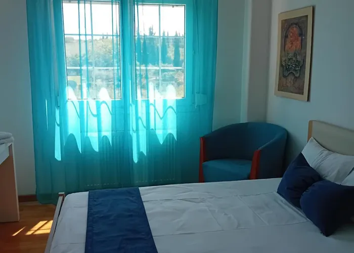 πολυτελησ βιλα 8 - 10 ατομων στην περιοχη αεροδρομιου θεσσαλονικησ Villa Livadaki (Thessaloniki)