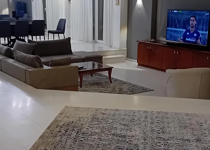 πολυτελησ βιλα 8 - 10 ατομων στην περιοχη αεροδρομιου θεσσαλονικησ Villa Livadaki (Thessaloniki)