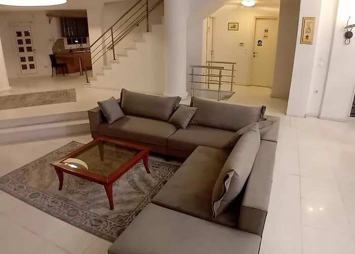 πολυτελησ βιλα 8 - 10 ατομων στην περιοχη αεροδρομιου θεσσαλονικησ Villa Livadaki (Thessaloniki)