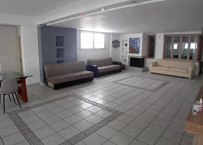 πολυτελησ βιλα 8 - 10 ατομων στην περιοχη αεροδρομιου θεσσαλονικησ *